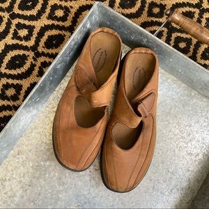 Merrell Air Cushion Deer Tan Slip Ons size 8